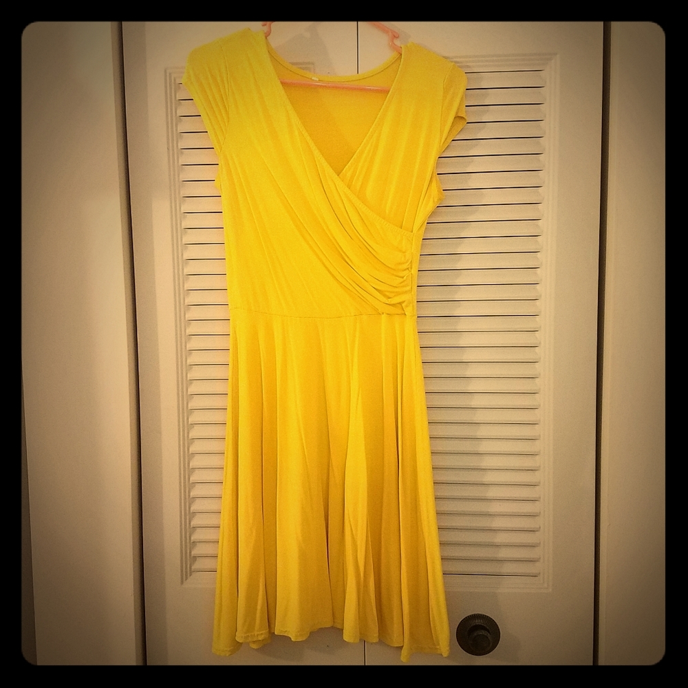 3/$20! Bright Yellow Sunshine dress - M